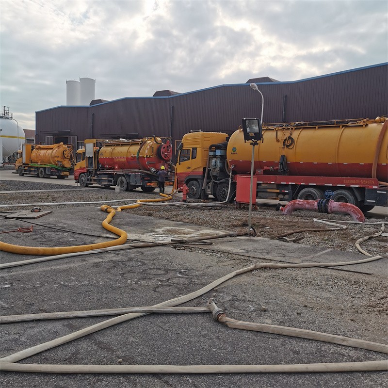 城子河污水池清理